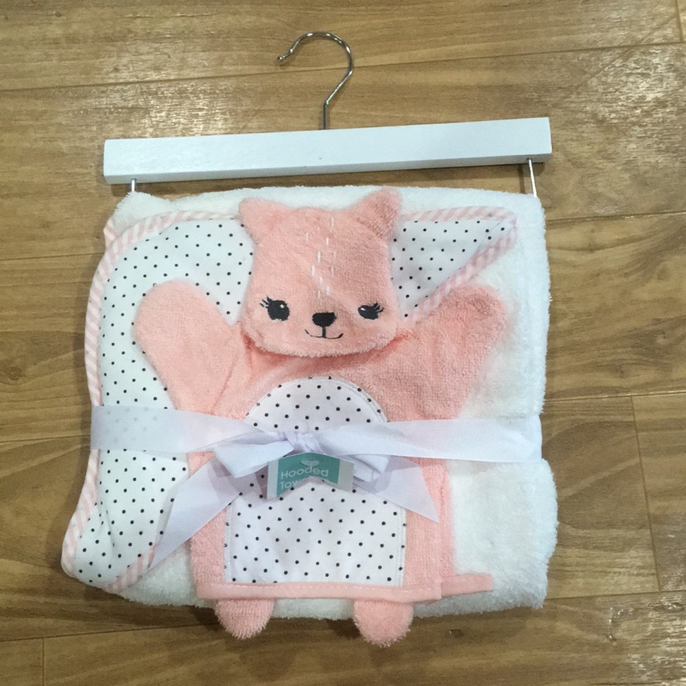 NWT Hooded Towel & Wash Cloth